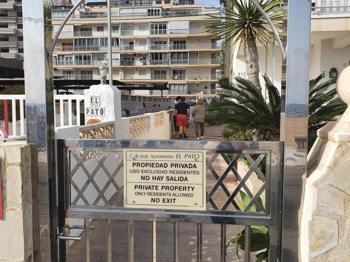 First Line Apartment With 3 Bedrooms And Seaviews Benidorm Bagian luar foto