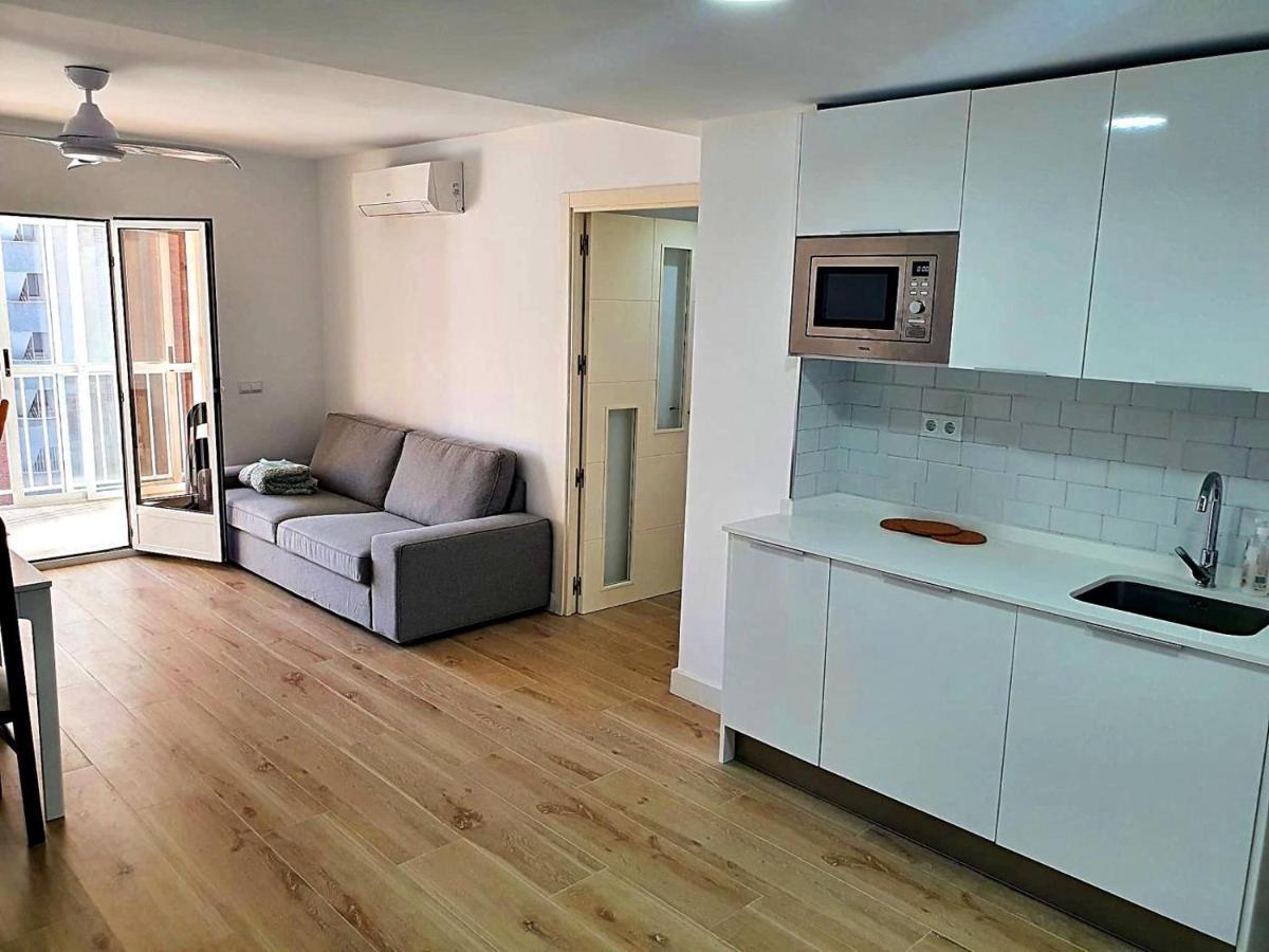 First Line Apartment With 3 Bedrooms And Seaviews Benidorm Bagian luar foto