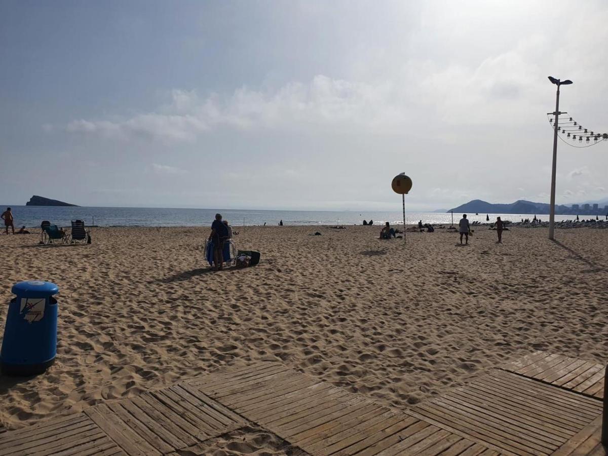 First Line Apartment With 3 Bedrooms And Seaviews Benidorm Bagian luar foto