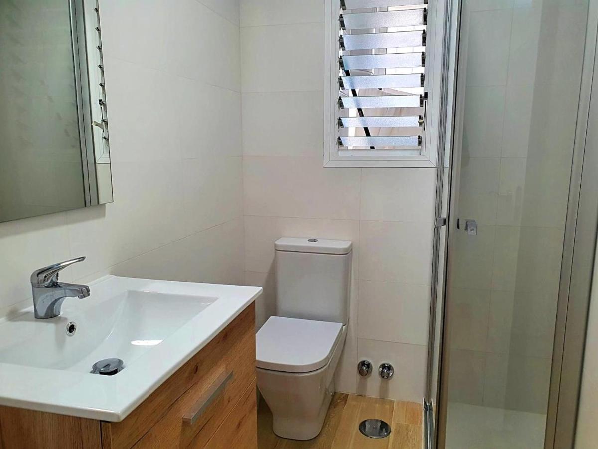 First Line Apartment With 3 Bedrooms And Seaviews Benidorm Bagian luar foto