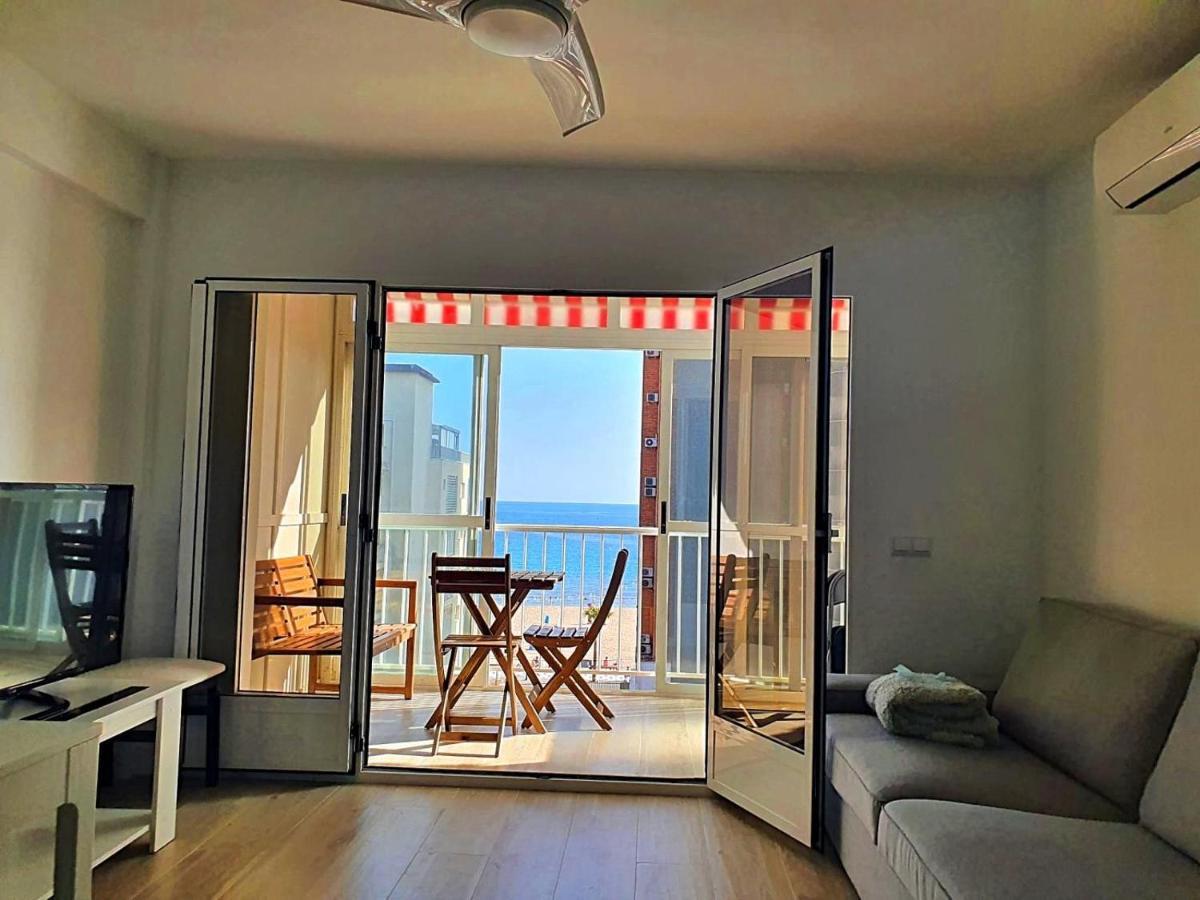 First Line Apartment With 3 Bedrooms And Seaviews Benidorm Bagian luar foto