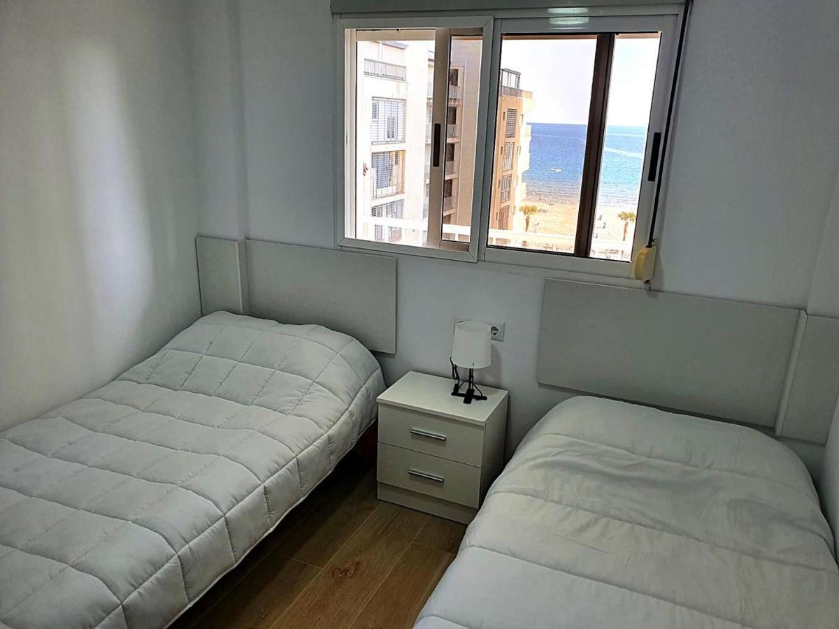 First Line Apartment With 3 Bedrooms And Seaviews Benidorm Bagian luar foto