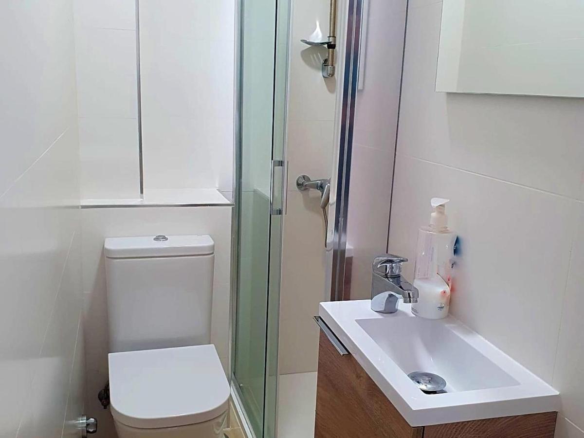 First Line Apartment With 3 Bedrooms And Seaviews Benidorm Bagian luar foto