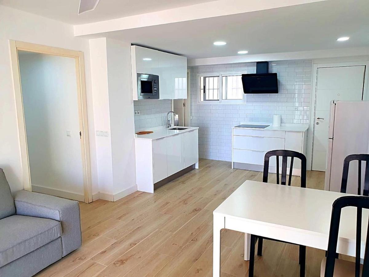 First Line Apartment With 3 Bedrooms And Seaviews Benidorm Bagian luar foto