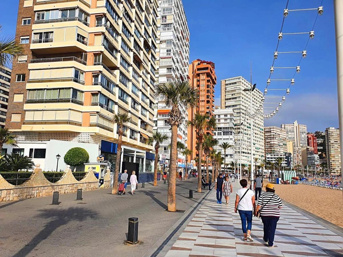 First Line Apartment With 3 Bedrooms And Seaviews Benidorm Bagian luar foto