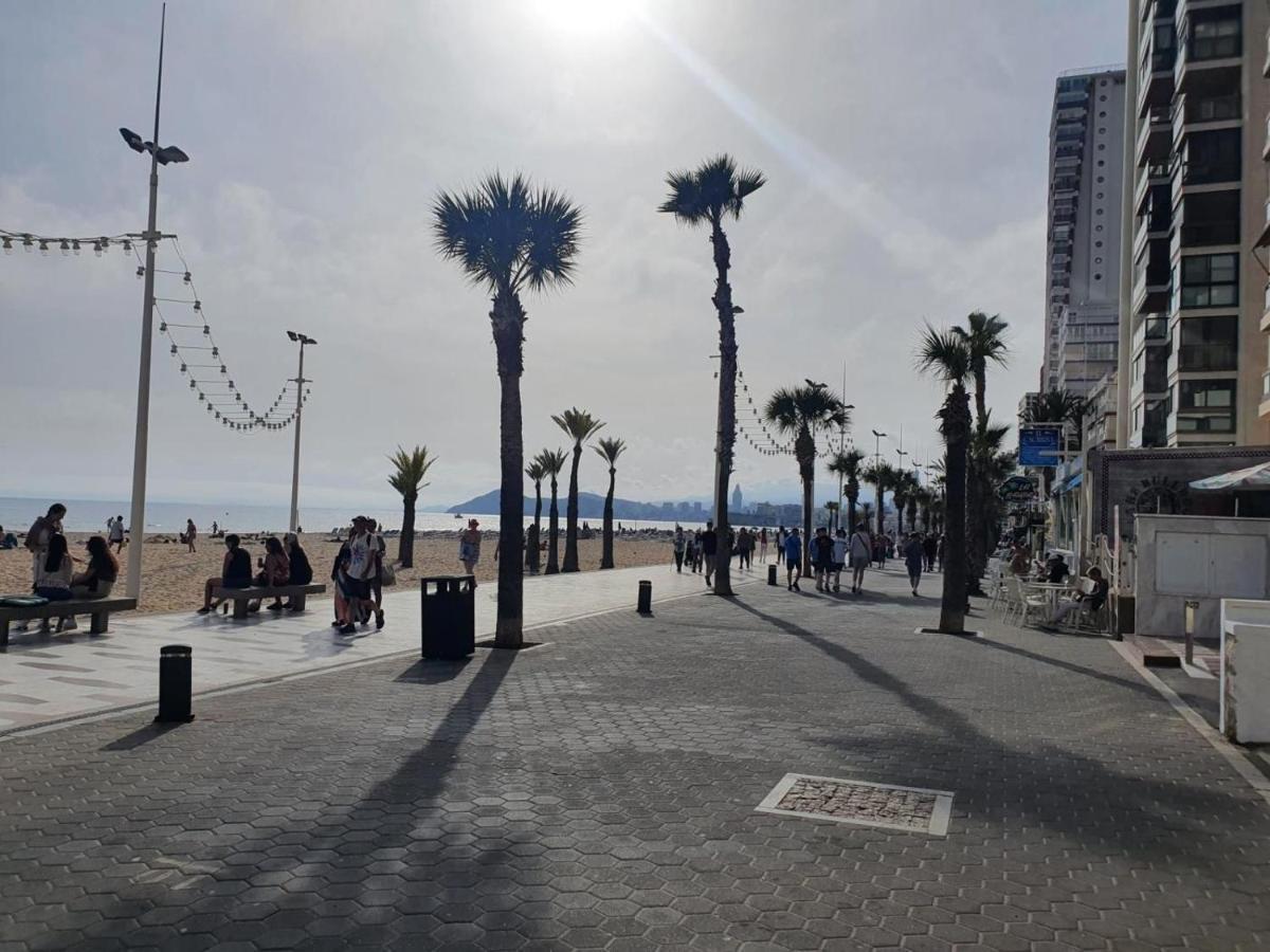 First Line Apartment With 3 Bedrooms And Seaviews Benidorm Bagian luar foto